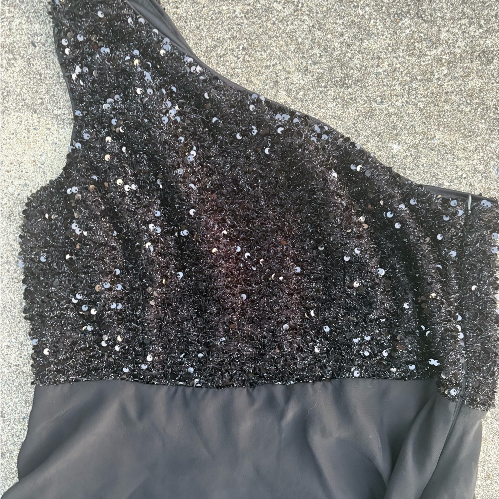 Black Elegant One Shoulder Dress - Picture 3 of 6